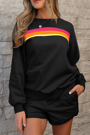 Zweiteiliges Freizeitset mit Pullover und Shorts mit schwarzen Streifen