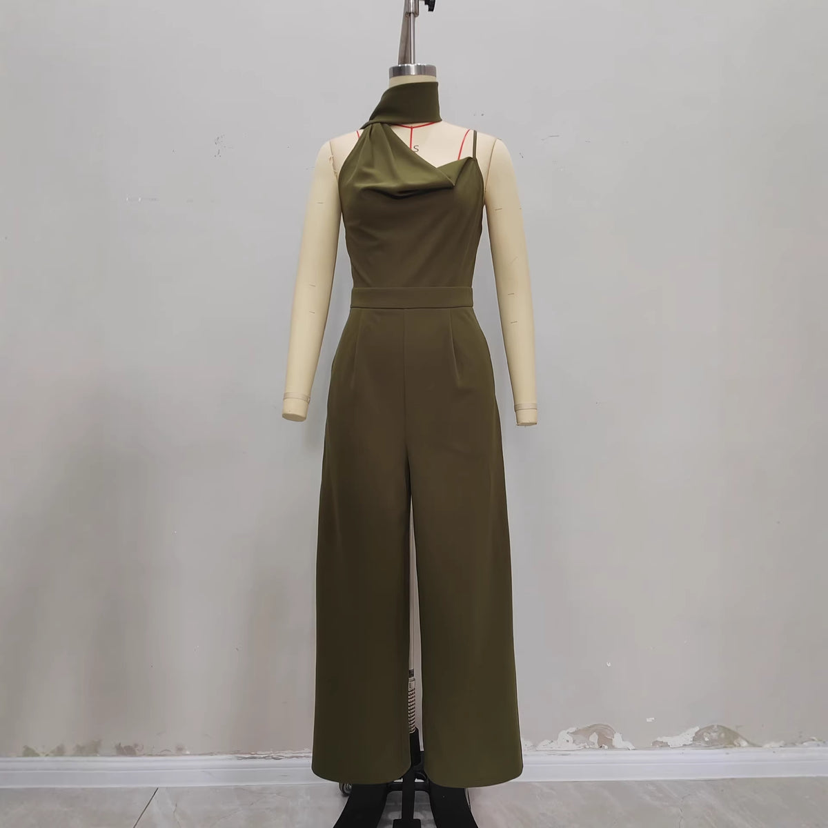 Chic Sleeveless Knit Jumpsuit with Pockets
