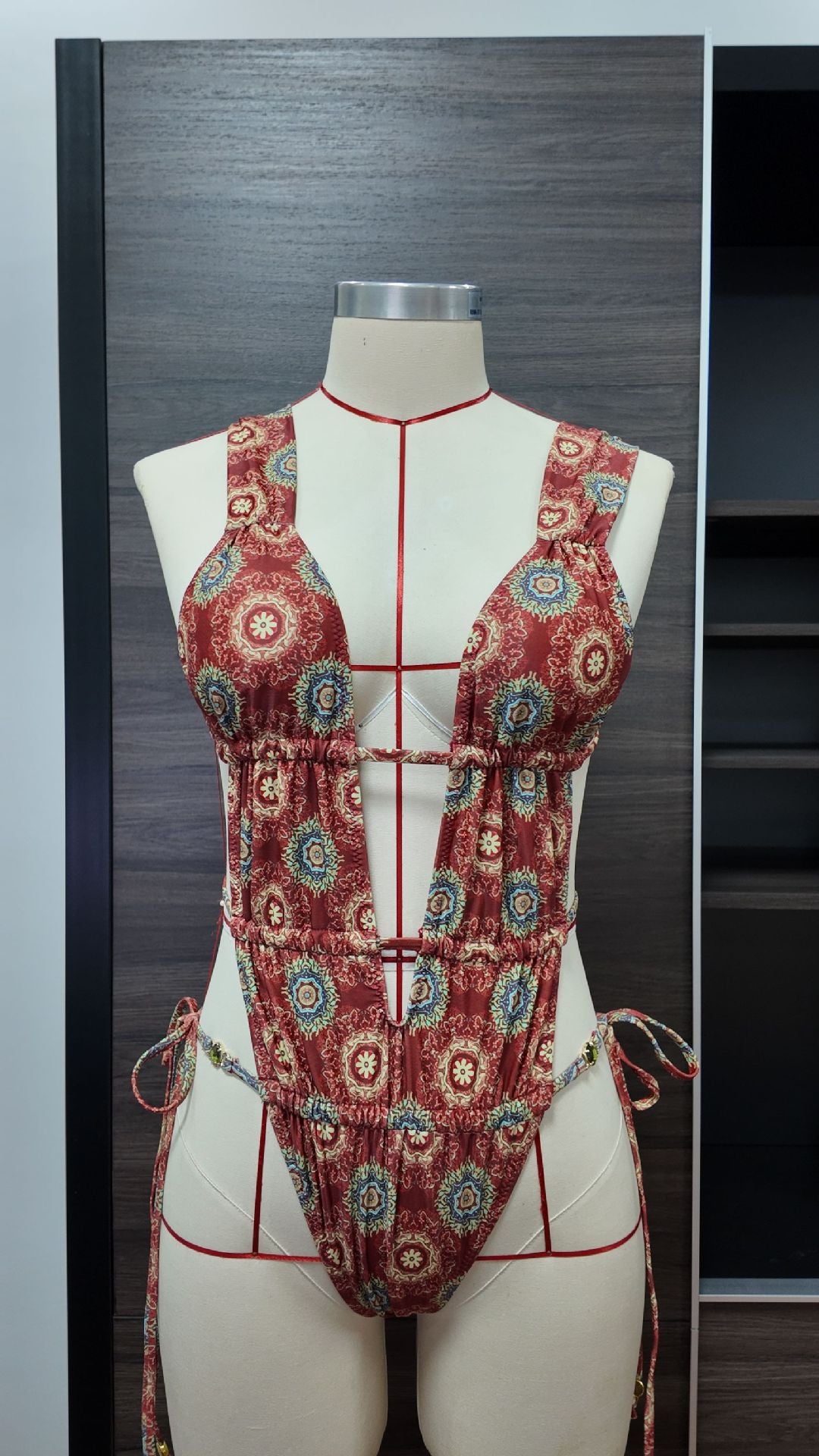 Sexy Backless V-Neck Printed One-Piece Swimsuit
