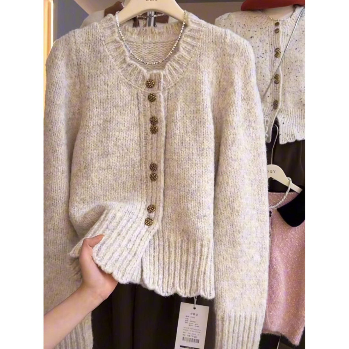 Fashion Round Neck Buttoned Knit Sweater for Women