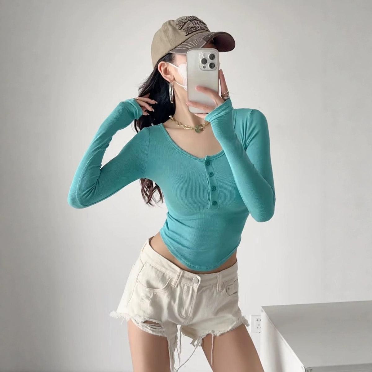 Slim-Fit Long Sleeve Crew Neck Top – Trendy Streetwear