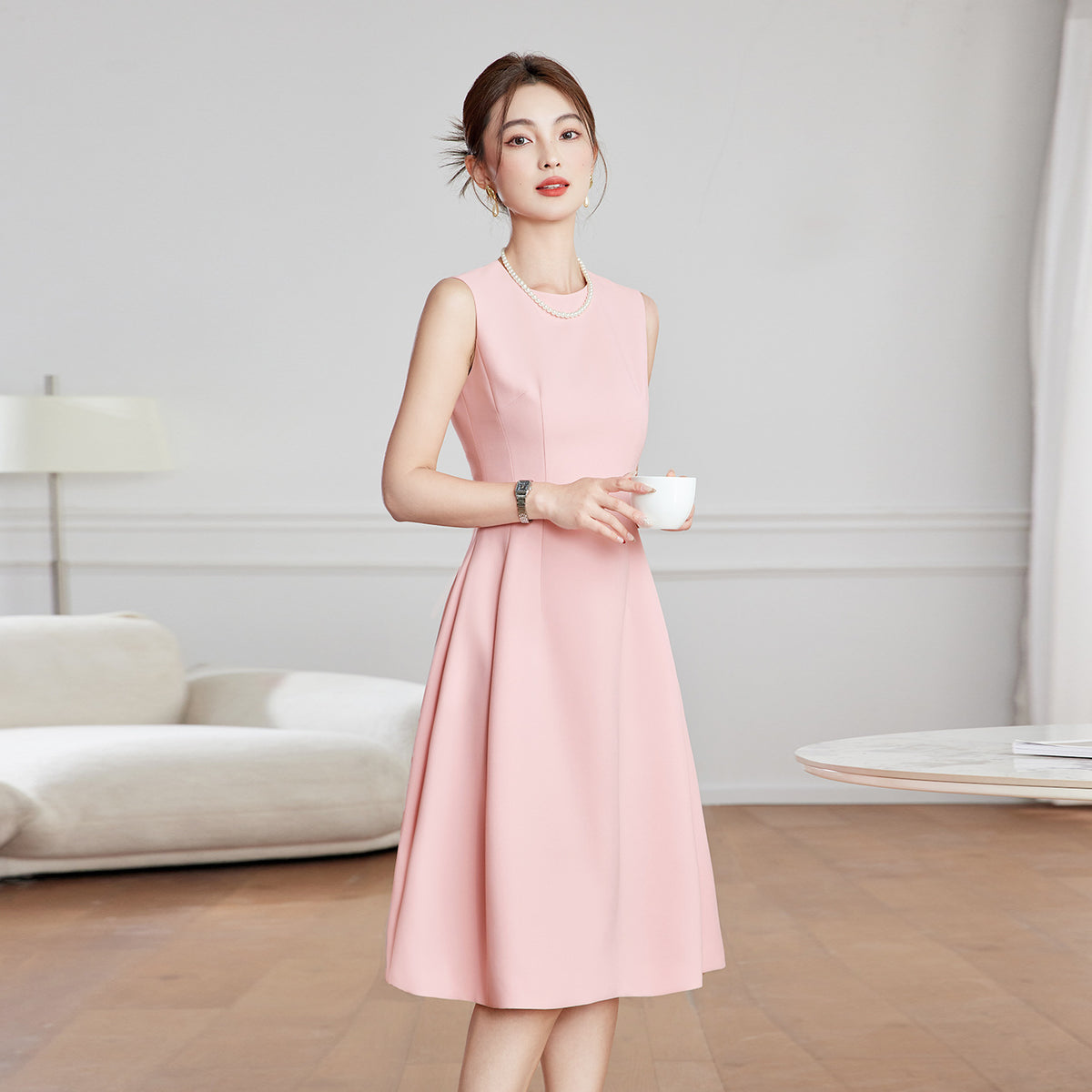 Fashionable and Elegant Sleeveless Womens Dress