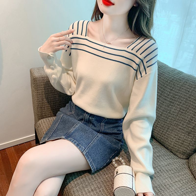Western-style Sweater for Layering As an Undershirt
