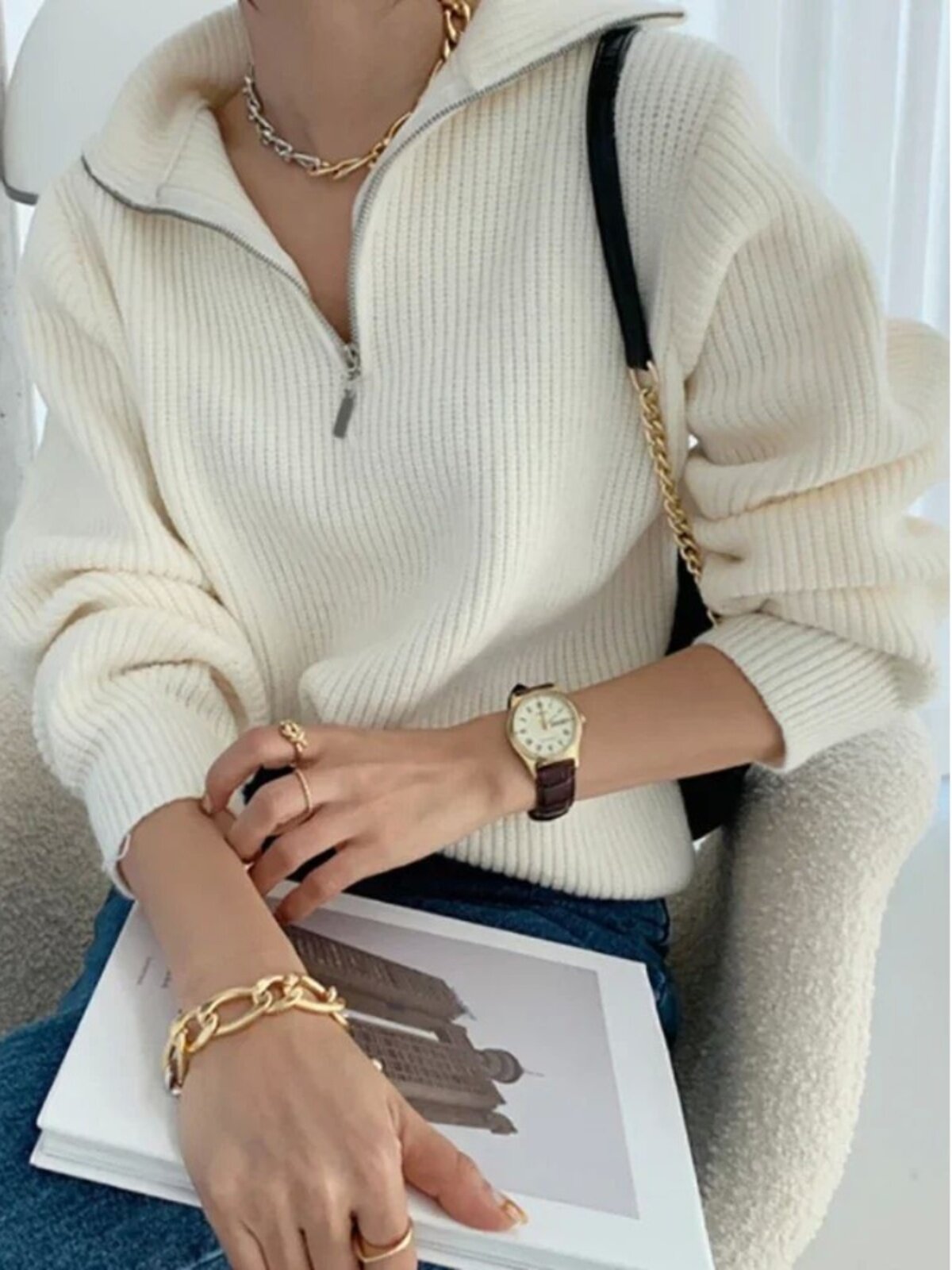 Loose-fitting Womens Knitted Sweater with a Zipper for Outerwear