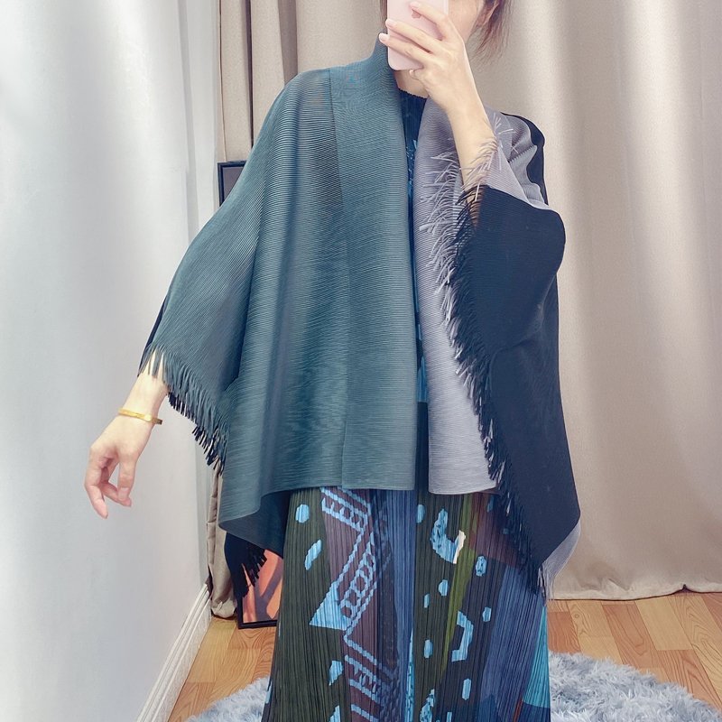 Versatile Color Block Cape