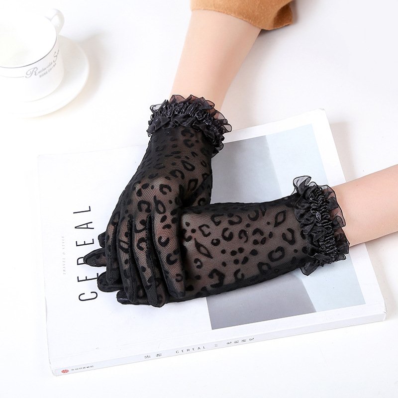 Protect Your Hands with Style - Lace Sunscreen Gloves