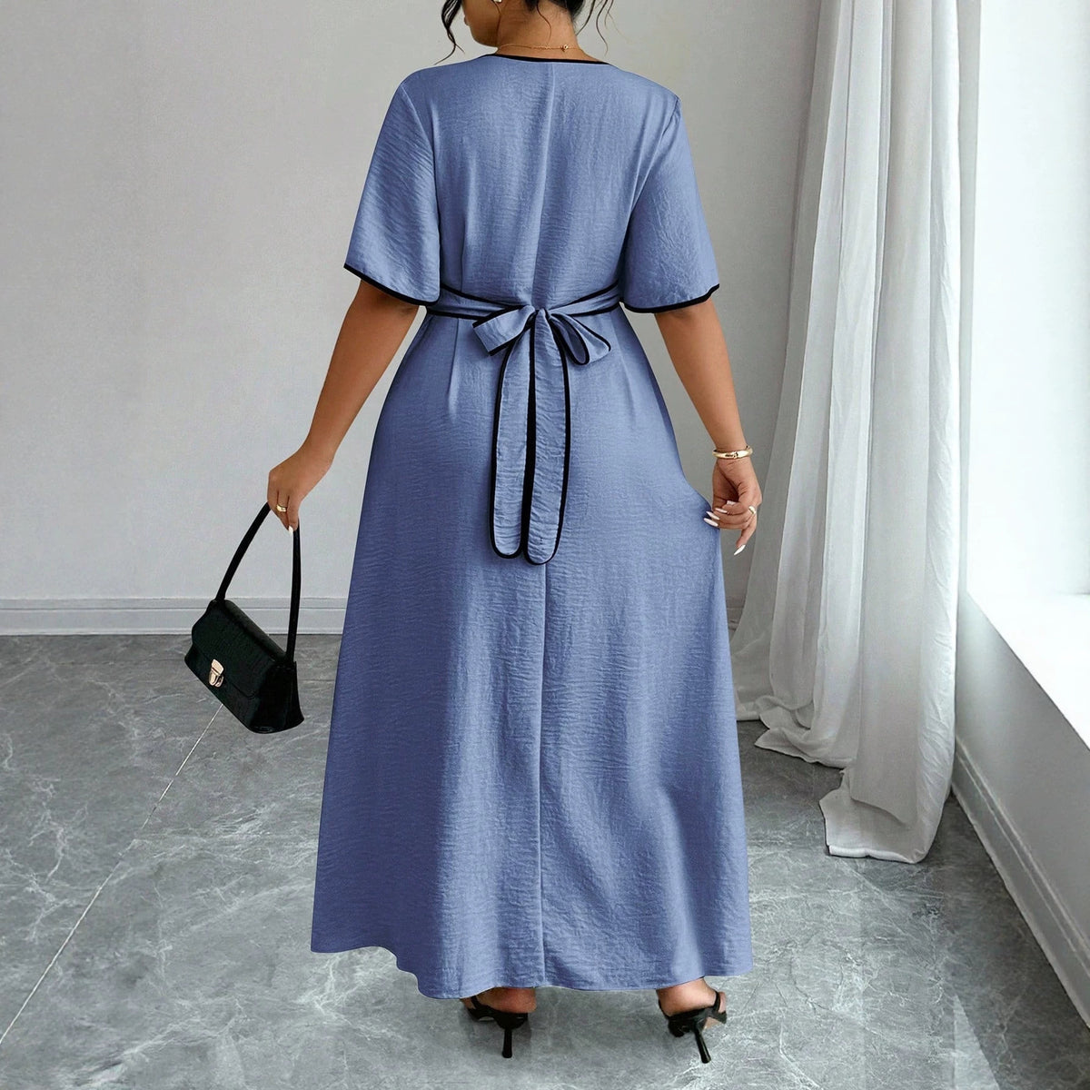 Elegant Plus-Size Contrast Slit Dress