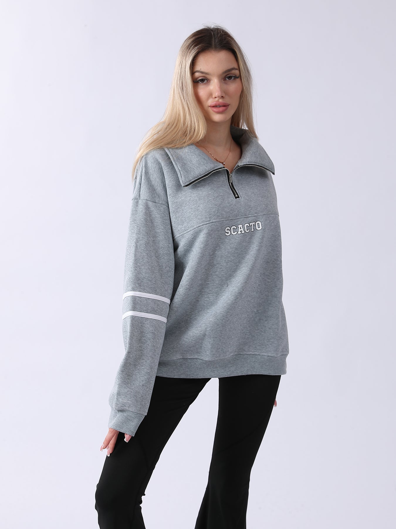 Cozy Women's Long-Sleeve Sweatshirt for Daily Comfort