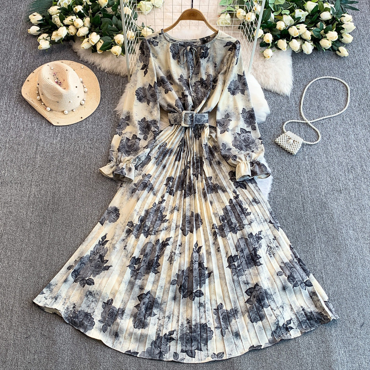 Printed Crew-neck Dress, Autumnwinter Style with a Cinched Waist, Figure-flattering Wide Pleated Skirt