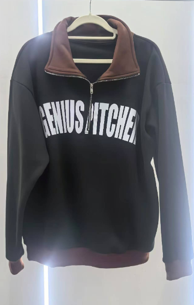 Cozy Women's Long-Sleeve Sweatshirt for Daily Comfort