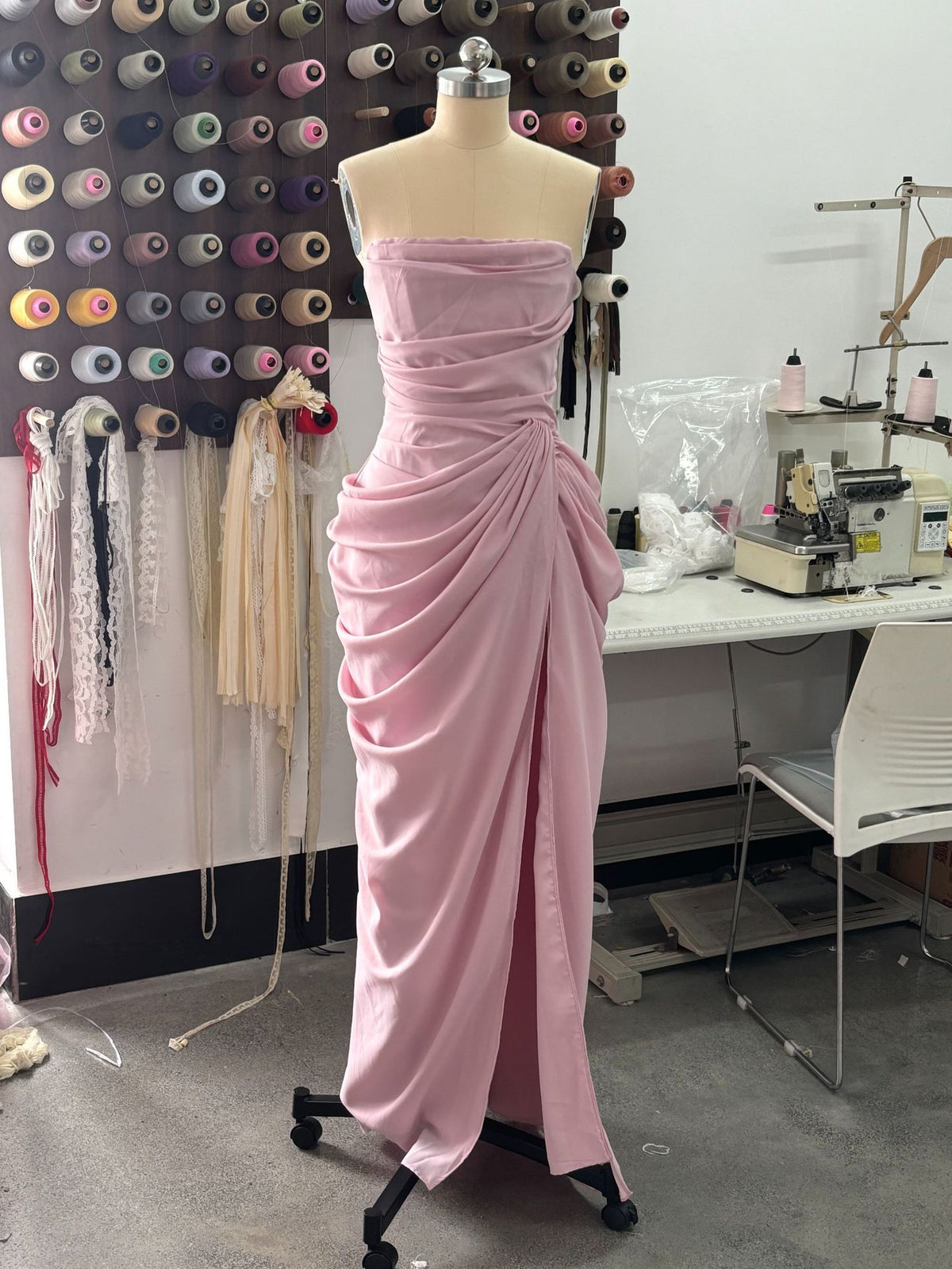 Split-style Spicy-chic Long Skirt with Pleated Waist and Strapless Design