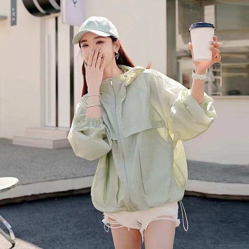 Breathable Loose-Fit Hooded Long Sleeve Top – Light & Minimalist