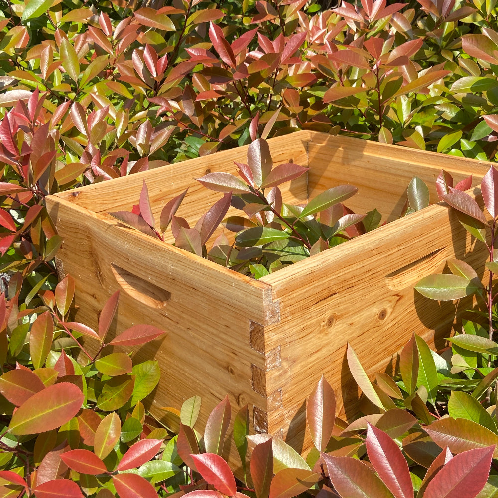 Solid Wood Deep Brood Box for 10‑Frame Langstroth Hive with Wax Coating and Dovetail Joint