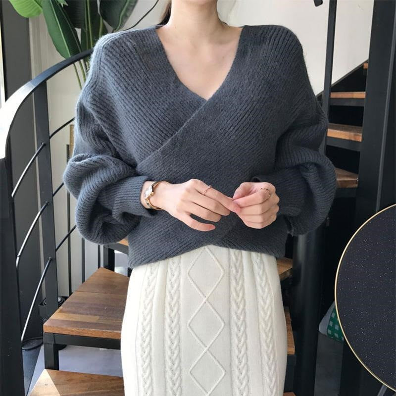Womens Relaxed Minimalist Long-sleeve Knit Sweater