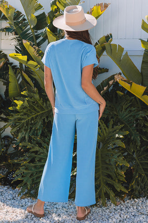 Blaues Set aus kurzärmligem T-Shirt und Hose mit weitem Bein und Kordelzug