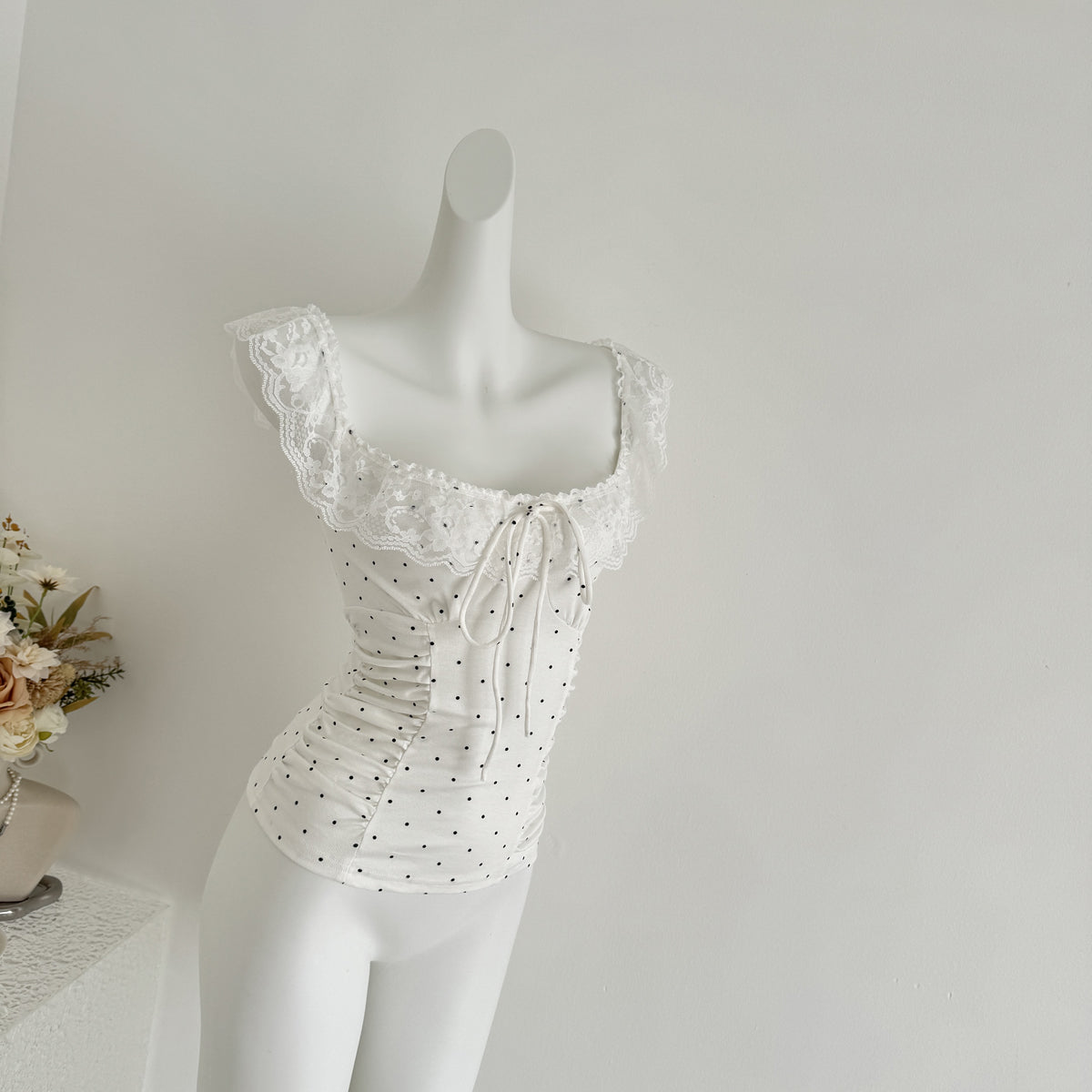 Lace Cap‑Sleeve Polka‑Dot Camisole – Slim Fit Cropped Top
