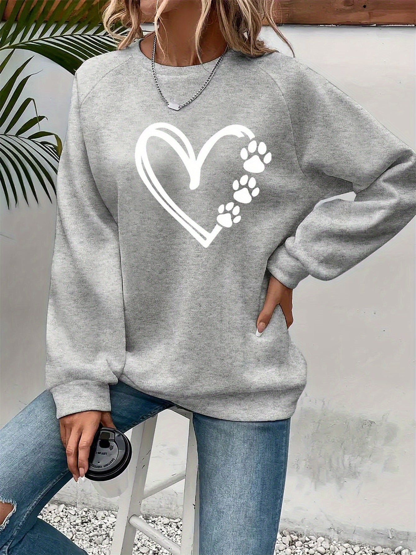 Cozy Round Neck Women's Sweatshirt for Daily Comfort