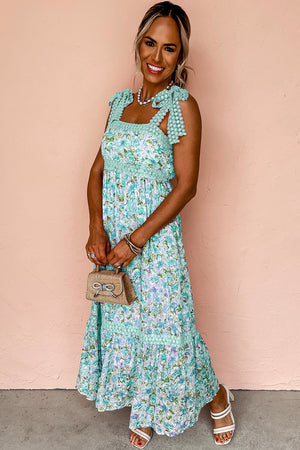 Grünes Maxikleid mit Blumenspitze und gebundenen Trägern in Empire-Taille