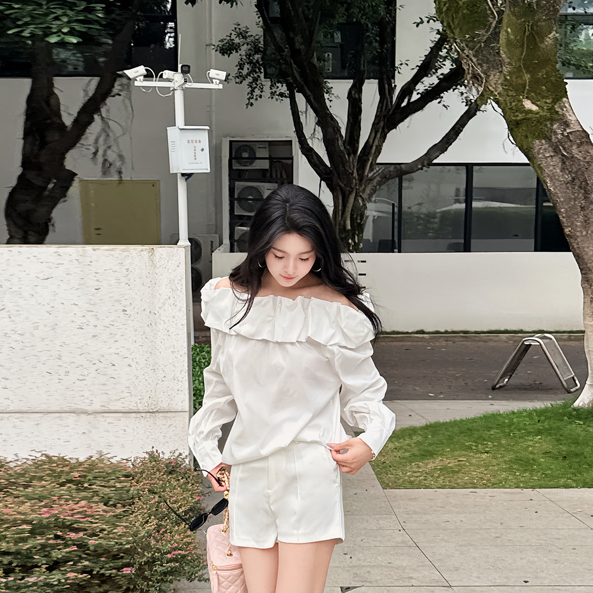 White Bud-collared Off-shoulder Blouse Top