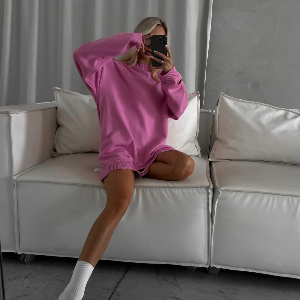 Loose Sweater with Ripped Waste Soil