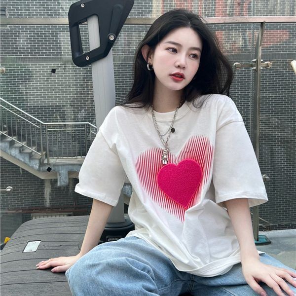American-Style Heart Print Loose Fit Tee – Casual Chic for Women