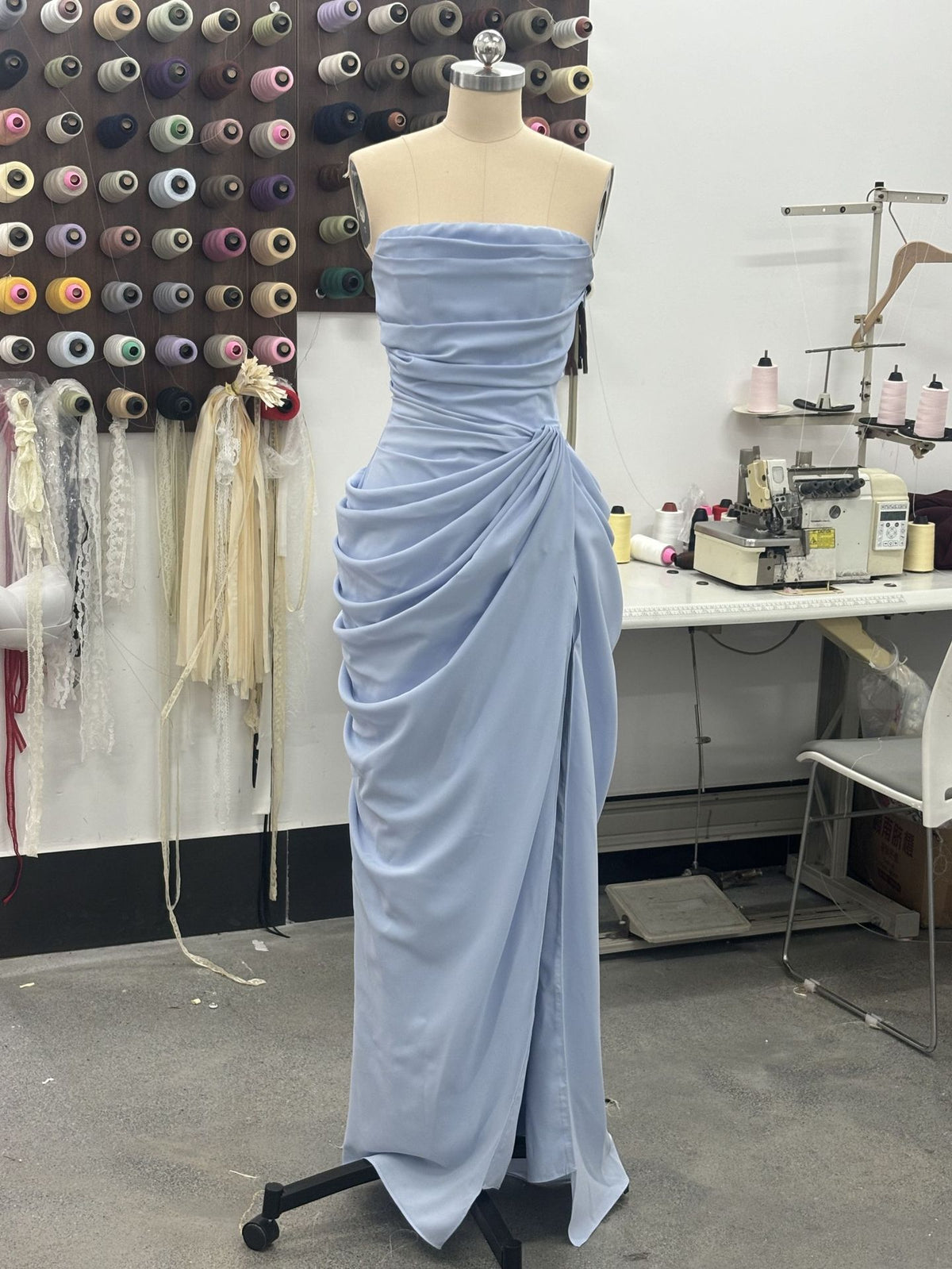 Split-style Spicy-chic Long Skirt with Pleated Waist and Strapless Design