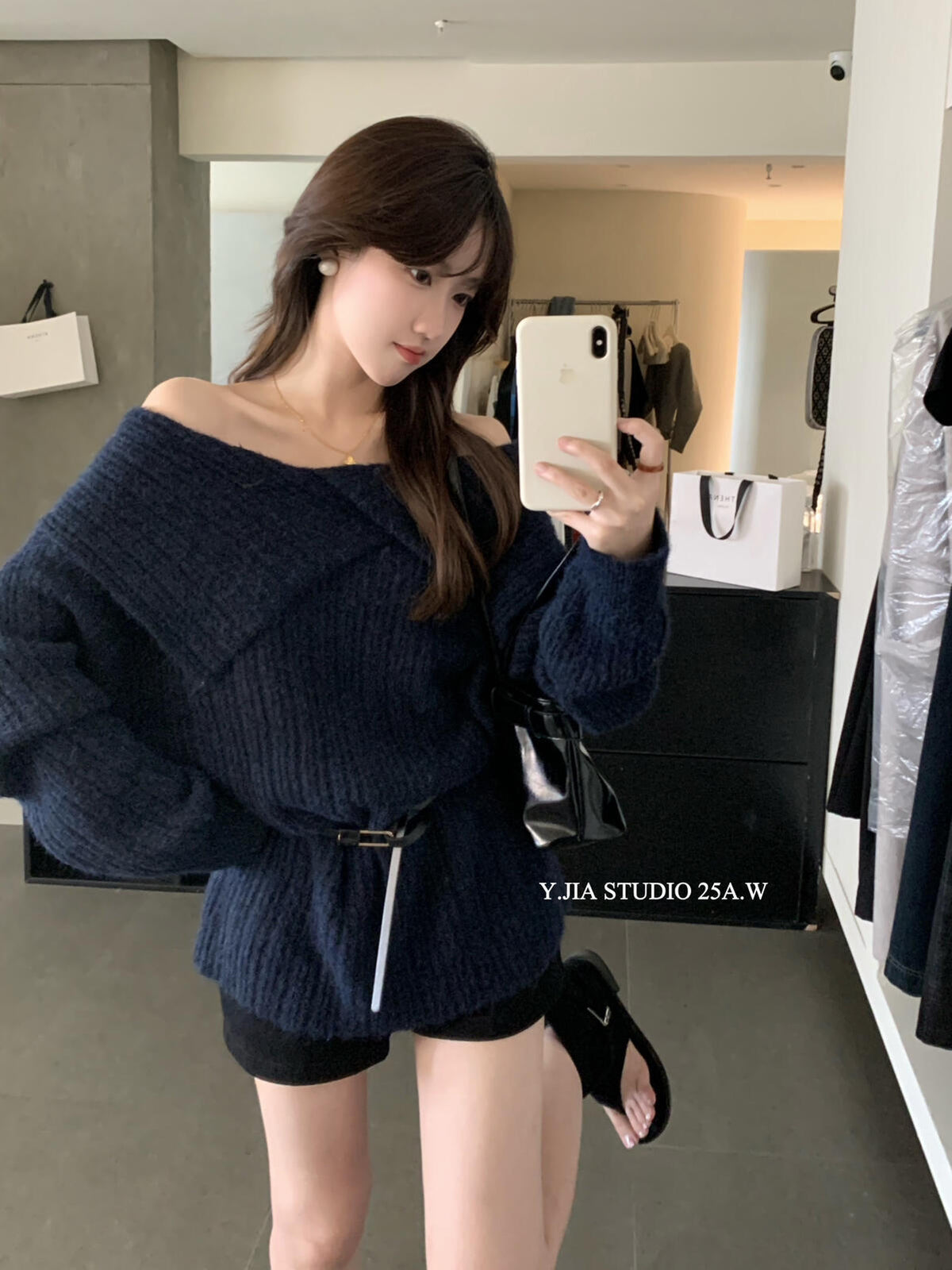Lazy Style Shoulder-revealing Red Atmosphere Off-shoulder Sweater