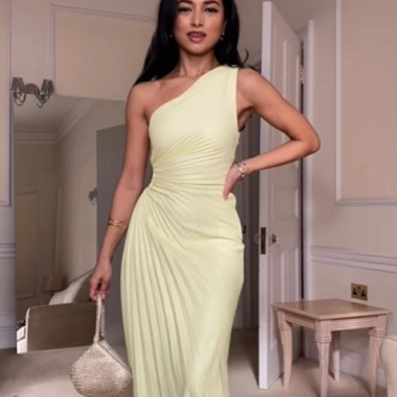 One-shoulder Pleated Irregular Dress in a New Light-colored Palette