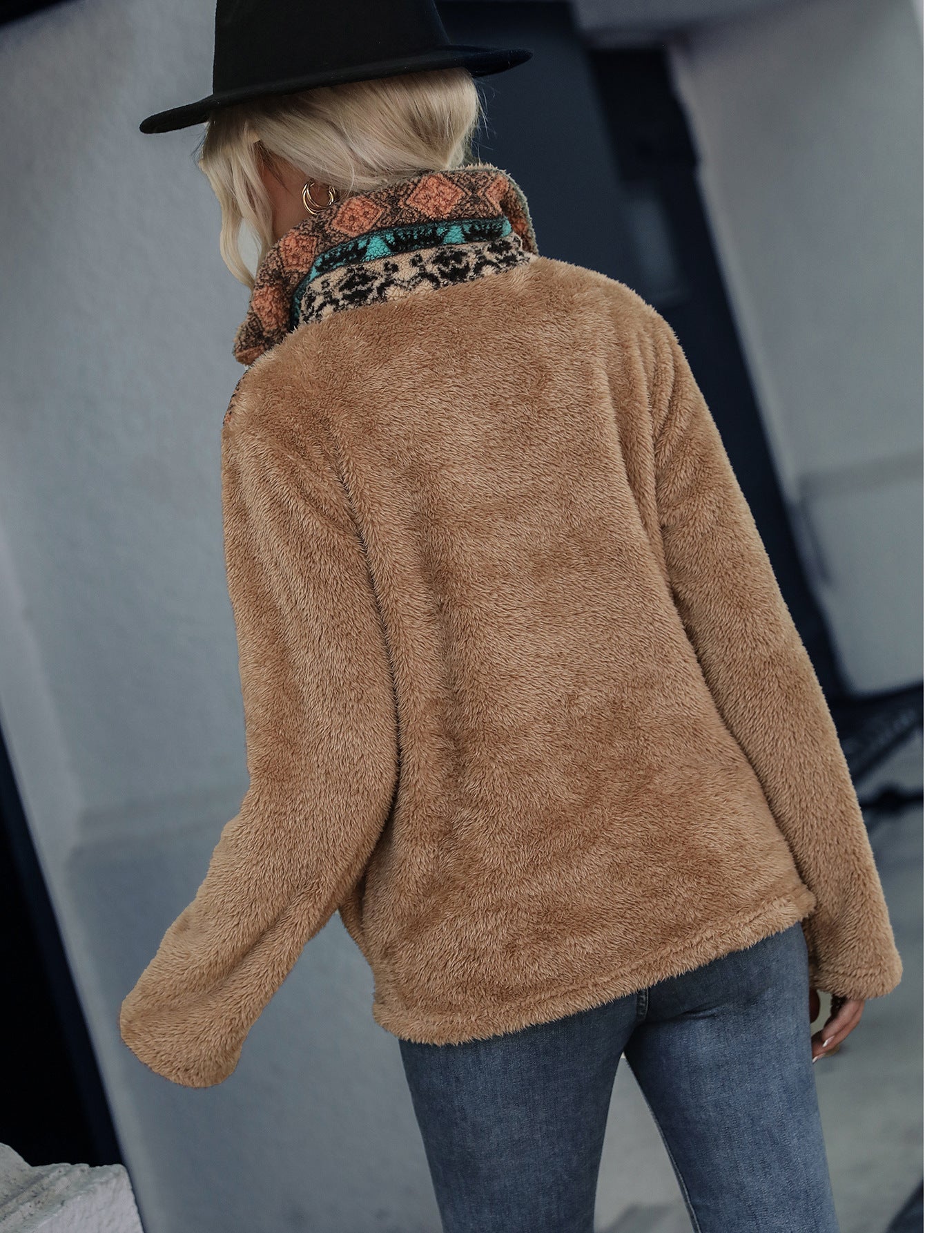 Geometric Print Plush Pullover Sweatshirt