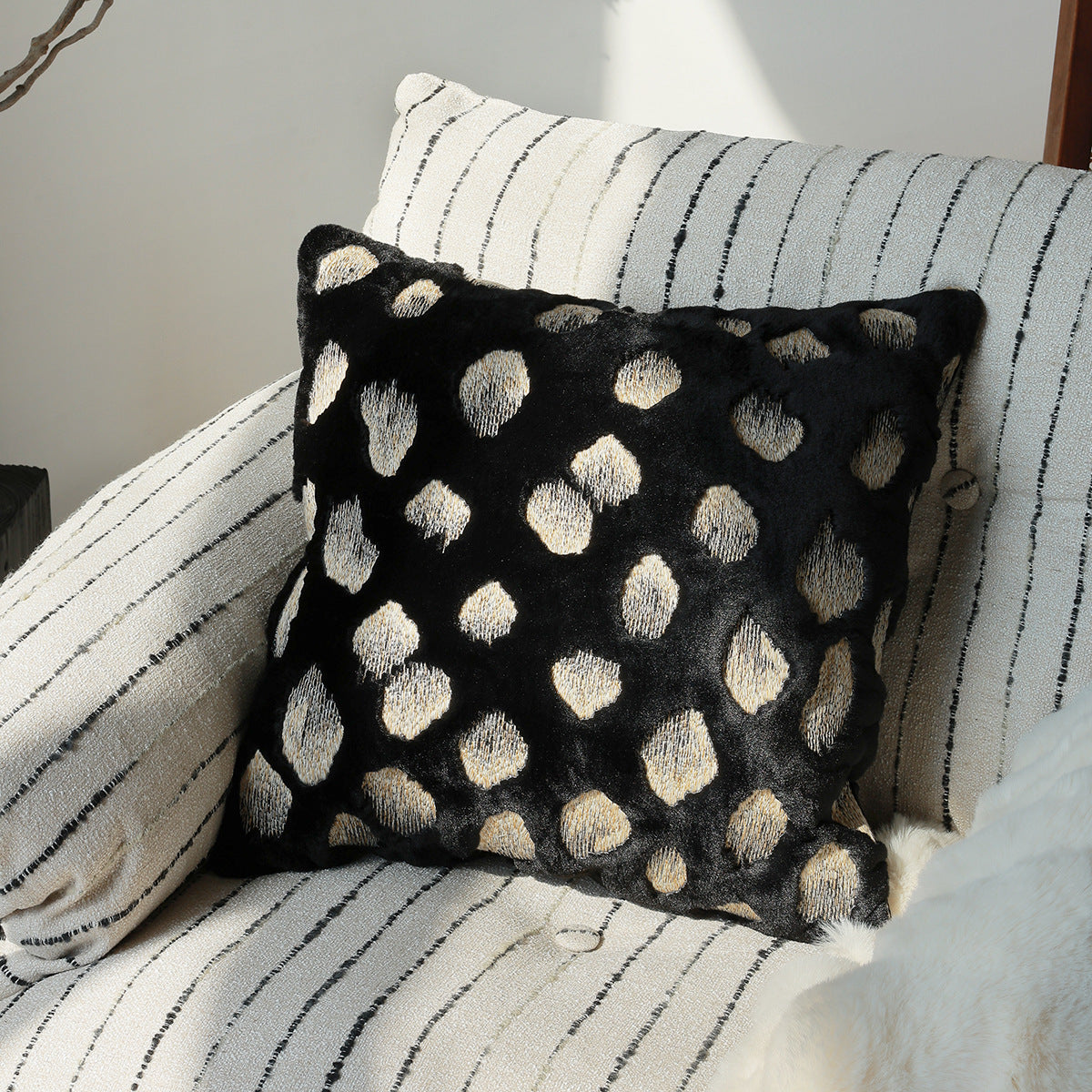 Luxury Embroidered Sofa Pillowcase – Modern Minimalist Style