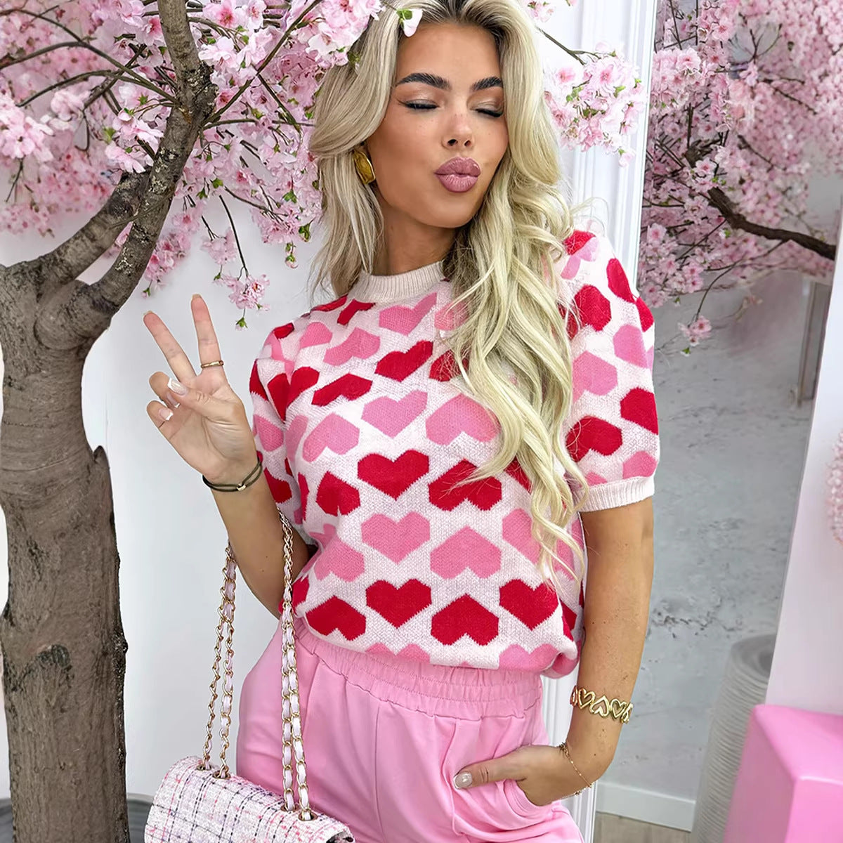 Valentines Day Crew-neck Short-sleeve Sweater with a Two-tone Heart Print