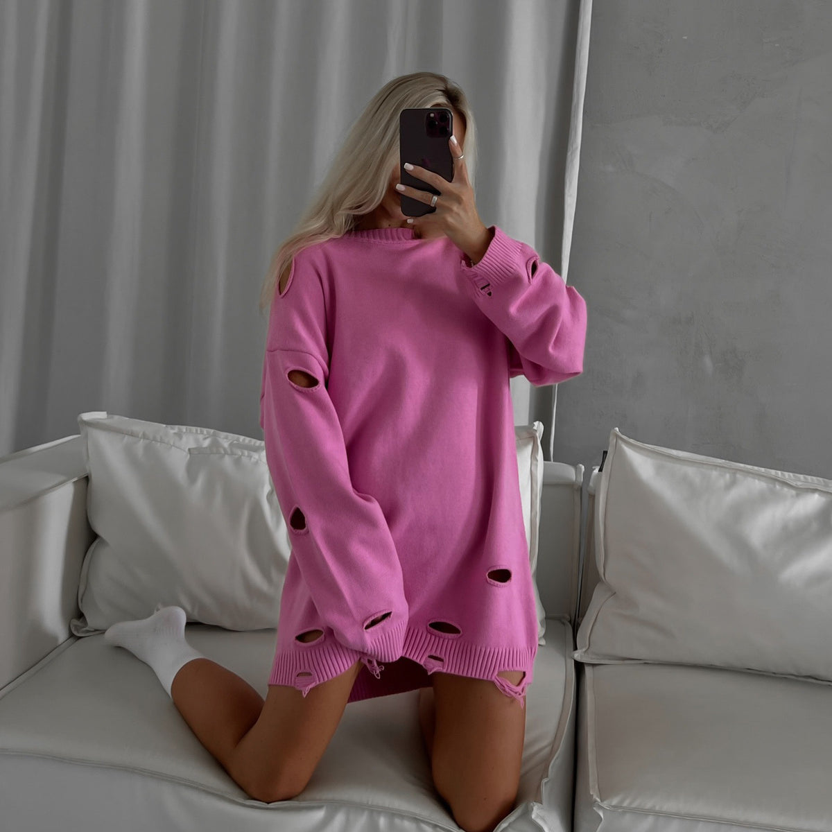 Loose Sweater with Ripped Waste Soil