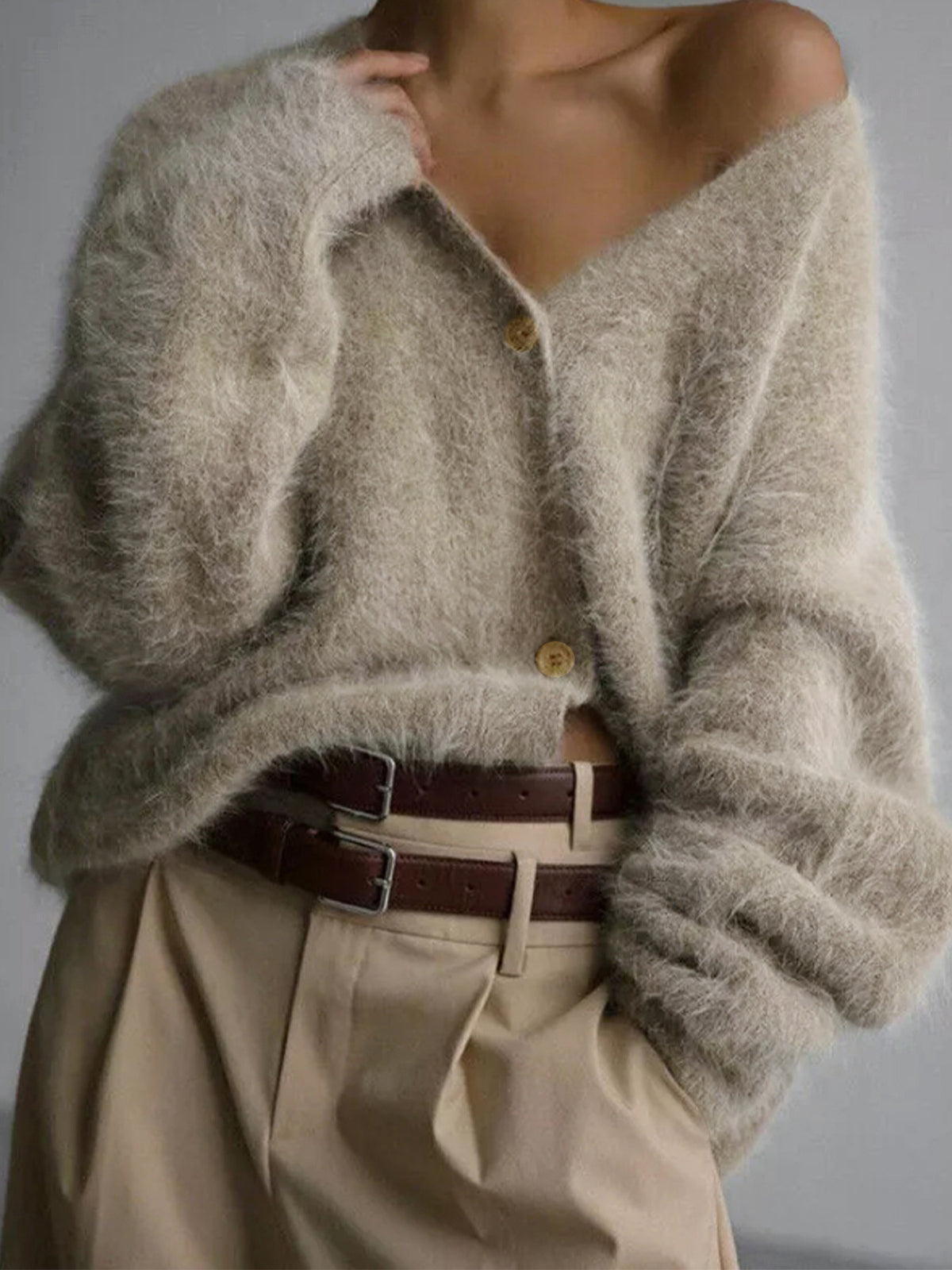 Knitted Outerwear V-neck Buttoned Long-sleeve Cardigan for Autumn and Winter