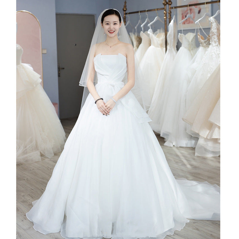 Elegant White Mermaid Dress with Waist-Cinching Design