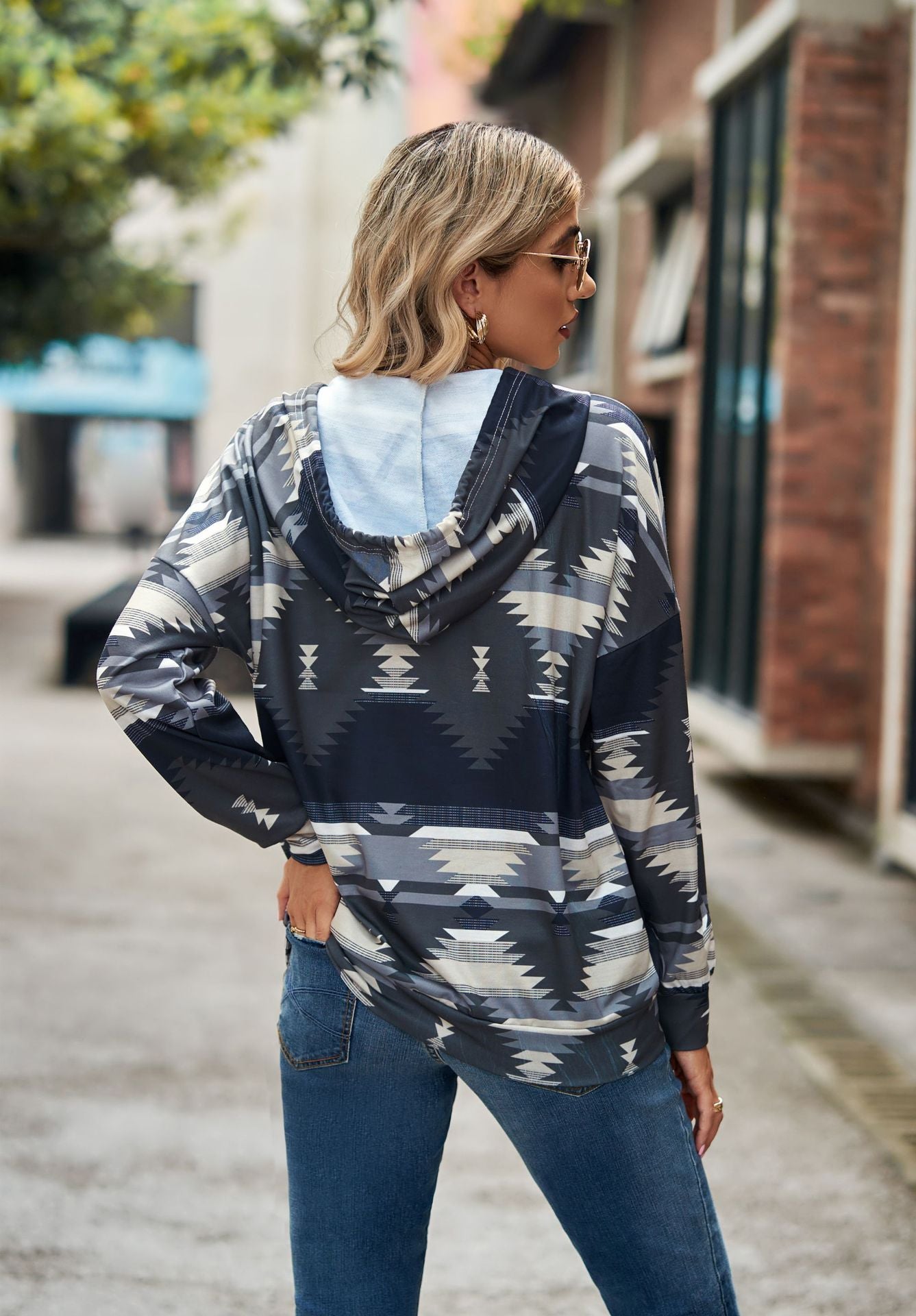 Geometric Pattern Long Sleeve Hooded Pocket Sweatshirt