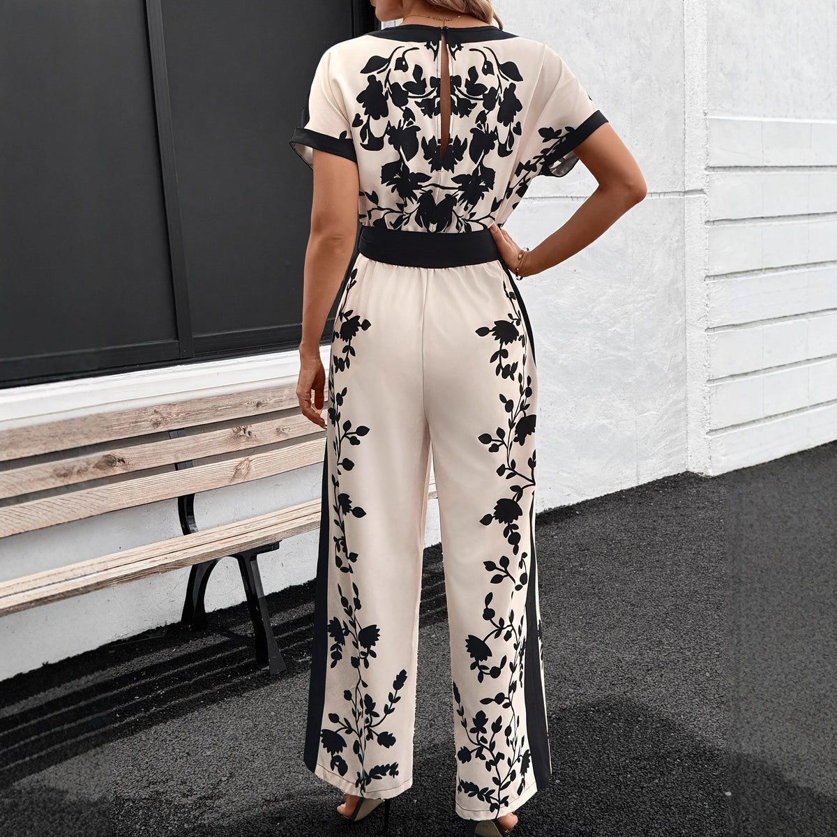 Chic Colorblock Tie-Waist Short-Sleeve Jumpsuit
