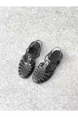 Jelly sandals with flexible sole and non-slip grip for casual wear