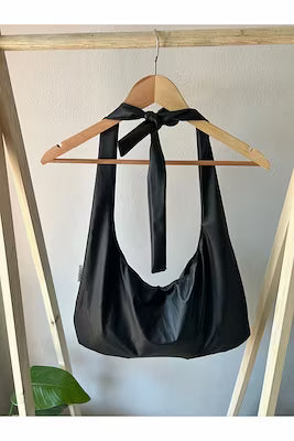 Genuine leather crossbody bag with structured design