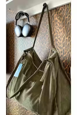 Matcha green tote bag with zipper and pockets