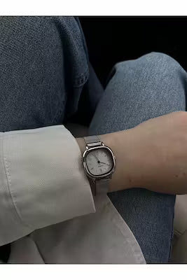 Minimalist mesh band watch for women