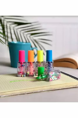 Phosphorescent nail polish set with 5 long-lasting colors