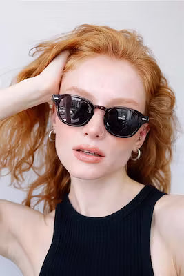 Impact-resistant red and black sunglasses with CR39 lenses