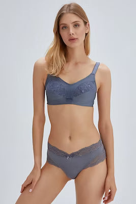 Non-wired minimizer padded lace bra with adjustable straps