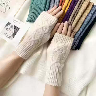 Stay Warm in Style with Solid Color Gloves - image 3