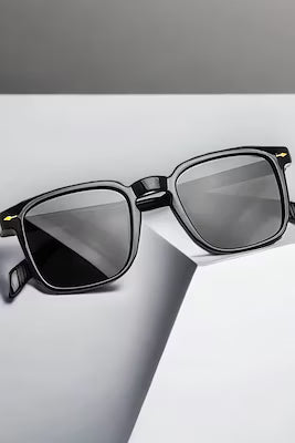 UV400 protection unisex sunglasses with black frame and lenses