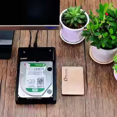 Universal SATA Hard Disk Enclosure