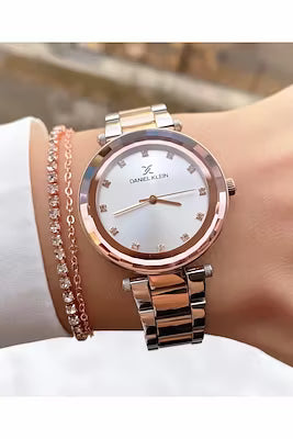 Women's rose gold metal wristwatch with quartz movement