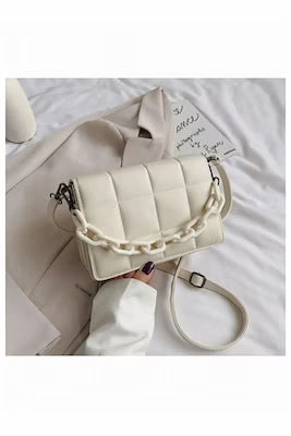 Cream leather handbag with magnetic closure and adjustable strap