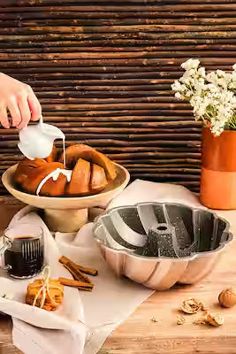 27cm Non-Stick Yeast Cake Mold