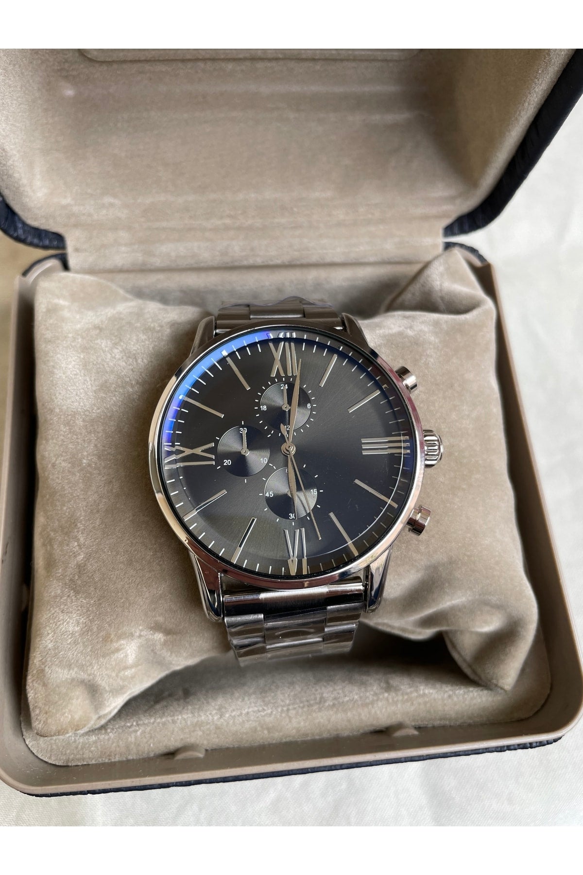 Silver Color Unisex Premium Wristwatch